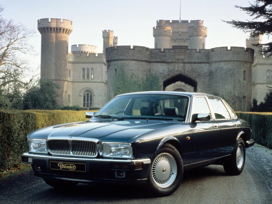  Daimler Double Six 1993 года  (фото 7 из 7)